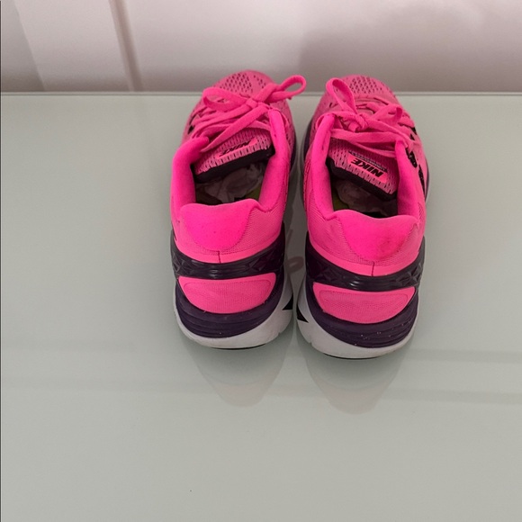 Nike Women’s Lunar Eclipse 5 running shoes in pink pow and black colorway - Picture 3 of 9